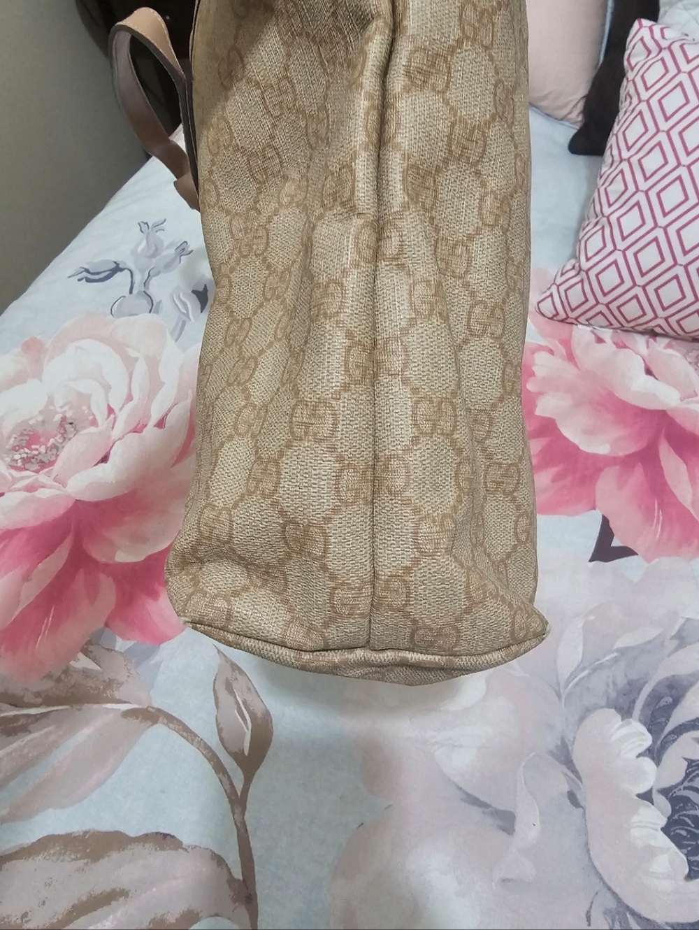 Gucci Tote - Picture 4 of 5